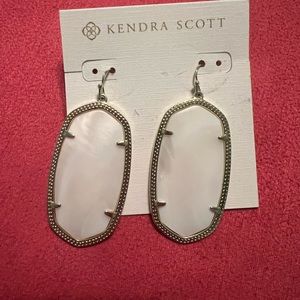 Kendra Scott Danielle Earrings White MOP/Gold